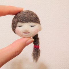 羊毛フェルト お顔ブローチ✨ - メルカリ