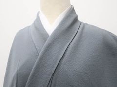 【一輝堂】リサイクル着物 色無地 落款入り 一つ紋 正絹 身丈約154cm 裄丈約62cm 25z07-3842