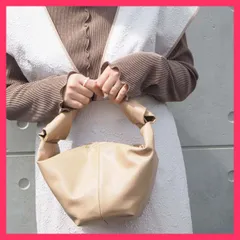 ★スタッフおすすめ★ワンハンドルハンドバッグ  トレンド感のあるワンハンドルハンドバッグバッグ。コーデに 上品　おすすめ おしゃれ　★売れ筋★　人気 高見え　高級感