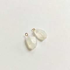 一粒ピアス・イヤリング　ホワイトムーンストーン(タンブル)