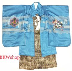 現品限り　特価品　used　5才羽織、袴　7点セット　羽織　スカイブルー地　兜（かぶと）に龍柄 ・ 着物　　スカイブルー地 ・ 袴　濃紺ゴールド　　七五三　アンティーク　男の子　着付練習　卒業式　卒園式　リメイク