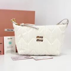 【希少❗️】miumiu ハンドバッグ レザーショルダーバッグ ホワイト 2025年最新】miumiu ショルダーバッグ ホワイトの人気アイテム
