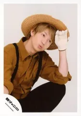 【中古】生写真(ジャニーズ) 関ジャニ∞/大倉忠義/膝上・しゃがみ・衣装茶黒・帽子・左手頭・目線右/「2015-2016 冬 元気が出るLIVE!! 」パンフ＆グッズ/公式生写真