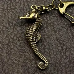 真鍮 キーホルダー キーリング ヴィンテージ ビンテージ アンティーク レトロ 真鍮製 縁起物 金運 ハンドメイド ペンダントトップ 置物 チャーム タツノオトシゴ 91