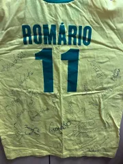 ロナウジーニョ・ジーコ・中田英寿サイン入り】Under Armour 2025年