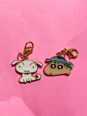 430→400 クレヨンしんちゃん　チャームセット【普通郵便　送料込み】野原しんのすけ＆シロ　ペアミニチャーム　マスクチャーム　バッグチャーム　ポーチアクセサリー