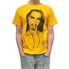オリジナル Tシャツ ビッグプリント カーラデルヴィーニュ 太眉 ファッションモデル 映画 女優 ベロ出し ピース ポートレート ゴールドイエロー オレンジ  XS(SS) S M L XL(LL) ジャスト オーバーサイズ メンズ レディース ユニセックス