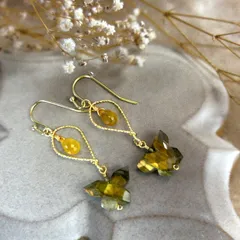 蝶々ピアス　ラブラドライト・イエローサファイア　14kgf　ハンドメイドピアス　天然石ピアス　イヤリング　バタフライカービング