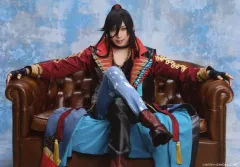 【中古】生写真(男性) 有澤樟太郎(和泉守兼定)/横型・座り・キャラクターショット/ミュージカル「刀剣乱舞」 和泉守兼定 堀川国広 山姥切国広 参騎出陣 ～八百八町膝栗毛～ ブロマイド 刀剣男士（ライブver.）