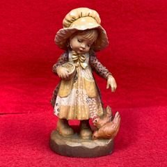 アンリ人形　木彫り　サラケイ　Feeding the chicken　10cm　Anri　イタリア　置物　　J1
