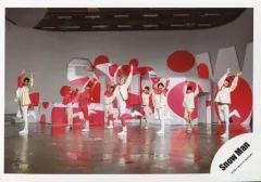 【中古】生写真(ジャニーズ) Snow Man/集合(9人)/横型・全身/シングル「Grandeur」MV＆ジャケ写オフショット/公式生写真