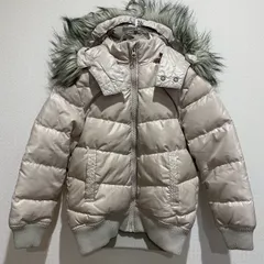 UNIQLO ユニクロ　キッズ　アウター　ダウンジャケット　ショートコート　スタンドカラー　フルジップ　両サイドポケット　ファーフード　無地　ライトグレージュ系　130サイズ　ダウン80％　フェザー20％　カジュアル　おしゃれ　SU793h1223