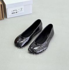 大人気 Maison Margiela Tabi メゾン マルジェラ  タビバレエ レディース フラットシューズ バレエシューズ  足袋バレエシューズ サンダル 夏 美脚ブラック