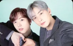 【中古】コレクションカード(男性) ASTRO/チャ・ウヌ(Cha Eunwoo)・ユン・サンハ(Yoon San Ha)/横型・背景水色/「2021 ASTRO JAPAN ONLINE FANMEETING - All Yours -」トレーディングカード