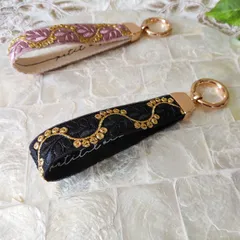 No.143 (ブラック) インド刺繍ハンドストラップ 　キーホルダー　バッグチャーム　スマホストラップ　携帯ストラップ