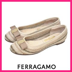 サルヴァトーレフェラガモ CARLA ヴァラリボン アーモンドトゥ