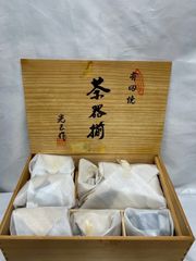 十四代 柿右衛門 柿文 酒器揃 徳利 猪口 木箱入 十四代 柿右衛門 柿文 酒器揃 徳利 猪口 木箱入 - メルカリ