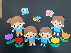 壁面飾り　春　子ども　チューリップ