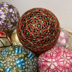 【手毬25-5-3】てまり・手鞠・黒地に朱色手まり・手作り・約12cm