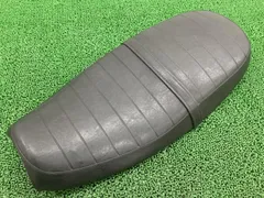 ボンネビルT100 シート 2301932 SMTTJ9107G9396*** トライアンフ(TRIUMPH) 純正 バイク 部品 2008年式外し BonnevilleT100 シートバンド タックロール 破れ無し 車検 Genuine 【中古】 82のサムネイル