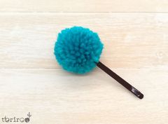 ポンポンヘアピン　ハンドメイド
