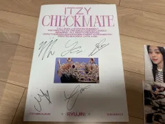 ITZY直筆サイン入りアルバム 限定品 ポイント10倍】 YEJI ITZY SIGNED VERSION ICY - ICY' 'IT'Z