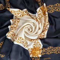 シャネル　シルクスカーフ（シミ・シワあり） qmfajGDT8eUYbGwVM88KeQ.jpg@jpg