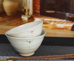 信楽焼 夫婦茶碗 飯椀【花紋（赤・緑）セット茶碗w909-03＿909-04】夫婦 めおと ペア カップル しがらき焼 陶器 焼き物 食器 めし椀 お茶碗 ご飯茶碗 オシャレ おしゃれ ギフト プレゼ