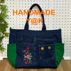 刺繍と花が可愛い🩷⭐️大きめデニムリメイクバッグ⭐️サイドポケット付き⭐️