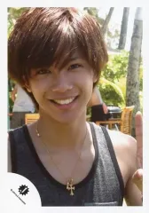 【中古】生写真(ジャニーズ) Mr.King vs Mr.Prince/神宮寺勇太/バストアップ・衣装グレー・左手人差し指立て・見切れ・歯見せ・野外/キンプリハワイ第一弾/公式生写真