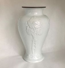 深川製磁　花瓶　透白蓮花陽刻  希少