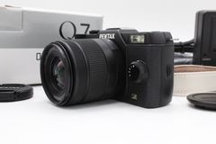 ＜＜化粧箱付き！！シャッター数666回！！＞＞【美品】PENTAX ペンタックス ミラーレス一眼 Q7 02 ズームレンズキット #LE2025138