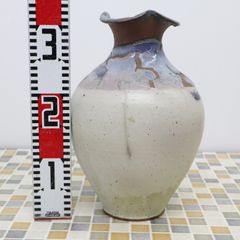 沖縄　やちむん　魚の絵の陶器花瓶　金城敏昭（人間国宝　金城次郎　次男） 沖縄 やちむん 魚の絵の陶器花瓶 金城敏昭（人間国宝 金城次郎 次男