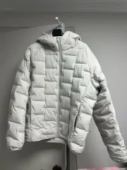 UNIQLO(ユニクロ) 軽量ダウン パフテック パーカー 白 L 出品