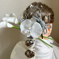 【銀箔付き！】胡蝶蘭髪飾り　カラーリリィー髪飾り　成人式　結婚式　卒業式　振り袖　袴　着物　白無垢　色打ち掛け　和装前撮り　和装小物　シルバー　ホワイト　ヘッドドレス　ヘアパーツ　かんざし　カラーリリィ