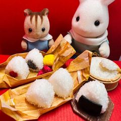 561 おむすび🍙セット⭐️ミニチュアフード　ドールハウス　リカちゃん　シルバニア　樹脂粘土　ねんどろいど　ブライス　フィギュア　オビツ　ミニチュア　フェイクフード