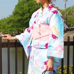 【🌟大特価🌟】定価11,000円 夢千代 D柄　レディース　女子　浴衣　単品　お祭り　花火大会　夏　盆踊り　デート　イベント　綿100%  リボン　コスモス　白　ブルー　水色　姫　大人可愛い　個性派　 昭和レトロ　和モダン　誕生日　プレゼント　ラメ