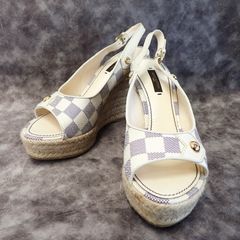 👡【LOUIS VUITTON ルイヴィトン ダミエ アズール ウェッジリールサンダル】リゾート感漂う上品な一足✨