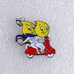 ESSO Boy Girl エッソ ボーイ ガール ピンバッジ / Vespa ベスパ Lambretta ランブレッタ Scooter スクーター