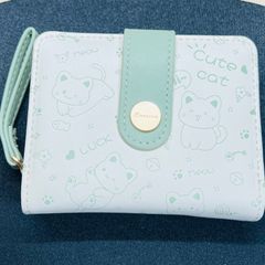 可愛い猫財布　二つ折り財布  ショート財布 小銭入れ  　猫柄　ねこがら