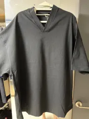 FEAR OF GOD(フィアオブゴッド) Vネック 半袖Tシャツ M サイズのサムネイル