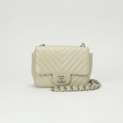 シャネル CHANEL シェブロン Vステッチ ミニマトラッセ バッグ ショルダーバッグ ラムスキン ベージュ シルバー金具 チェーンショルダーバッグ ココマーク ターンロック