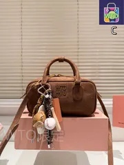 MIU MIU 限定 スエード カメラバッグ ? 22×11cm [本日特価|新品未使用品]