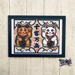 尾九 開運イラスト 招き猫 金と白 千客万来 A4サイズ フレーム付き