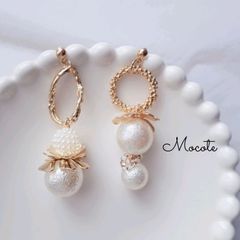 オーロラパール 花びら  アシンメトリー ピアス/イヤリング