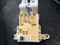 レクサス・NX300h(AYZ10) ジャンクションブロック 助手席用 MPX BODY付き　82730-78020   89221-78010 中古
