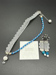 （１点もの）ラタンとレースボタンのキュートな刺繍糸の紐ネックレスとピアスのセット 1点もの）ラタンとレースボタンのキュートな刺繍糸の紐ネックレスと