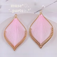 在庫限り 2個ピンク 大ハープチャーム リーフチャーム 桜色 桃色ももいろ ゴールドフレーム 刺繍糸 雫 羽根 雪の結晶 葉っぱお花 ボタニカル フラワーパーツ アンティーク風 ハンドメイドパーツ 手芸材料 ピアスイヤリング 浴衣 水着 セクシー 人気 P
