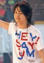 【中古】生写真(ジャニーズ) Hey! Say! JUMP/有岡大貴/ライブフォト・上半身・Tシャツ白・右手上げ・目線左/Hey! Say! JUMP Spring tour 2008