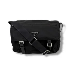 ⭐極美品⭐PRADA　ショルダーバッグ　サコッシュ　ブラック PRADA 極 美品 袋付き 希少品 プラダ 三角ロゴ プレート 金具